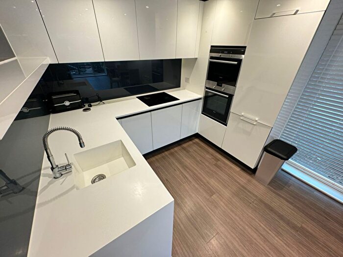 2 Bedroom Flat To Rent In Highbury Park, London, N5