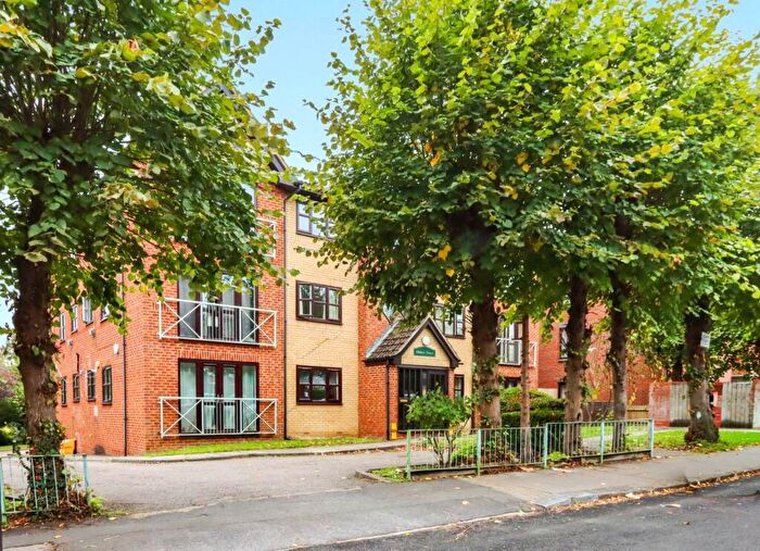 1 Bedroom Flat For Sale In Friern Park, N12