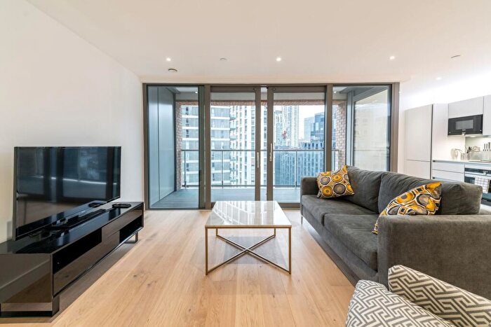 3 Bedroom Apartment To Rent In East Ferry Road, Heritage Tower, E14