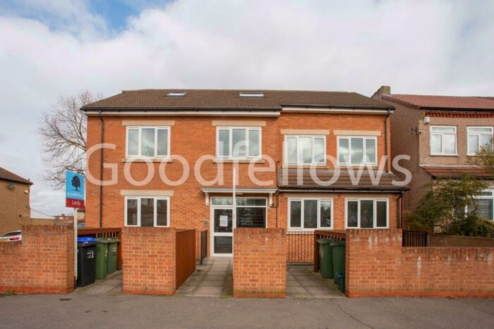 2 Bedroom Flat To Rent In Sutton Common Road, SM3