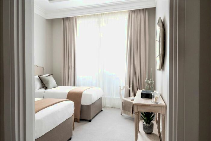 2 Bedroom Flat For Sale In Dovehouse Street, Chelsea, London, SW3