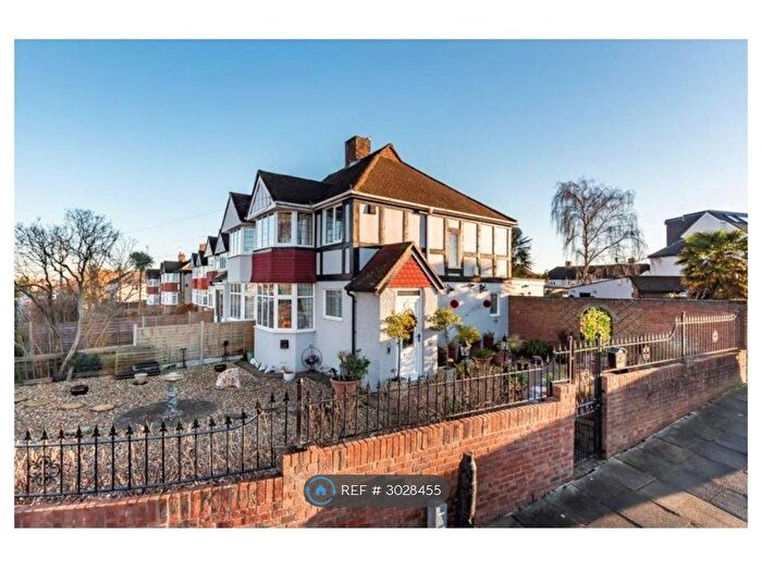 3 Bedroom Semi-Detached House To Rent In East Rochester Way, Sidcup, DA15
