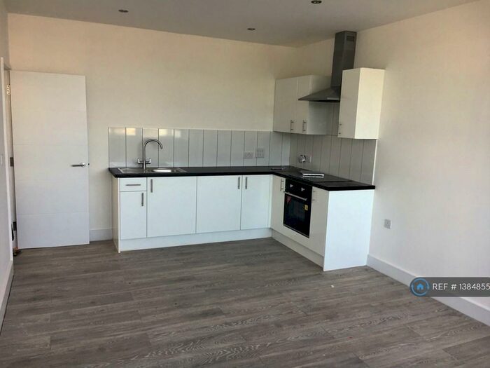 1 Bedroom Flat To Rent In Brackenwood House, Hampshire, RG22