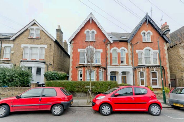 2 Bedroom Flat To Rent In Elm Road, London, SW14