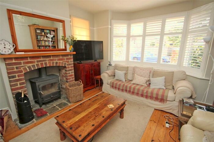 4 Bedroom Detached House For Sale In Albert Road, New Milton, Hampshire, BH25