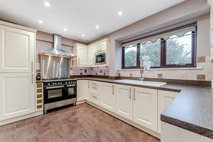 4 Bedroom Detached House For Sale In St. Johns Road, Kettering, NN15