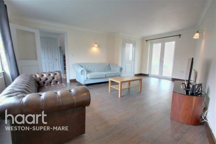 3 Bedroom End Of Terrace House To Rent In Willow Close, BS22