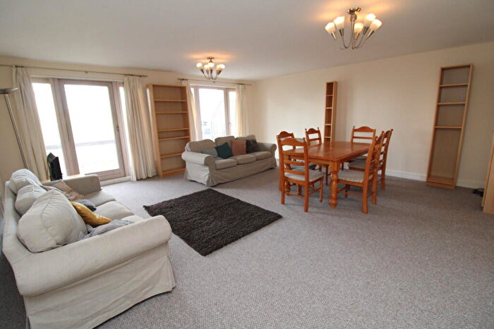 3 Bedroom Apartment To Rent In Royal Arch Apartments, Mailbox, B1