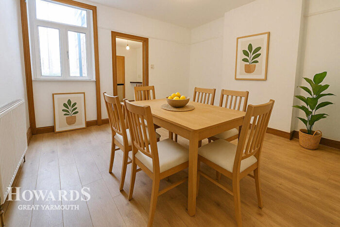 3 Bedroom Terraced House For Sale In Beach Road, Caister-on-Sea, NR30