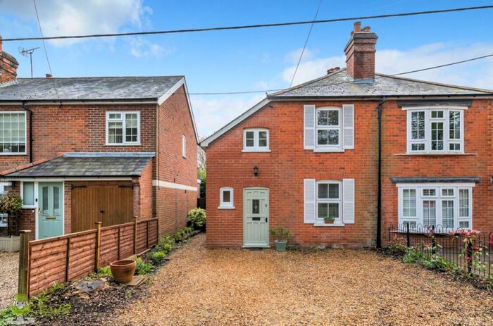 3 Bedroom Semi-Detached House For Sale In St. Catherines Hill, Mortimer, Reading, Berkshire, RG7