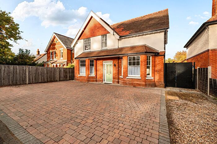 5 Bedroom Detached House For Sale In Avondale Road, Fleet, Hampshire, GU51