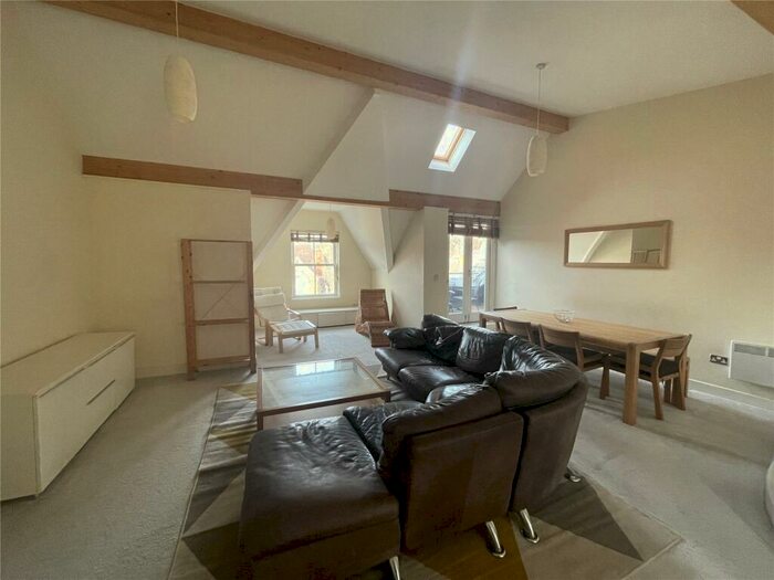 3 Bedroom Apartment To Rent In Hope Drive, Nottingham, NG7