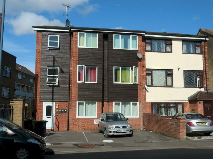 2 Bedroom Flat To Rent In Milton Road, Gravesend, DA12