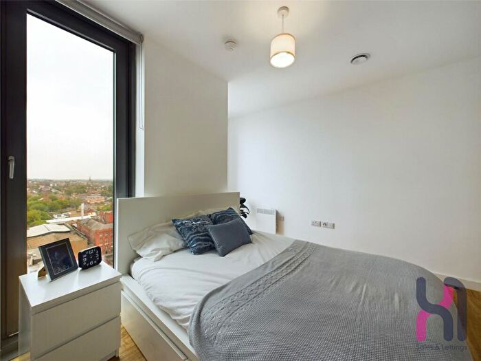 3 Bedroom Flat To Rent In The Tower, Plaza Boulevard, Liverpool, L8