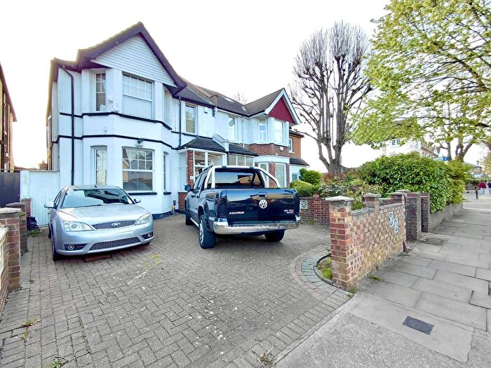 4 Bedroom Semi Detached House For Sale In Thornbury Road, Isleworth, Greater London, TW7