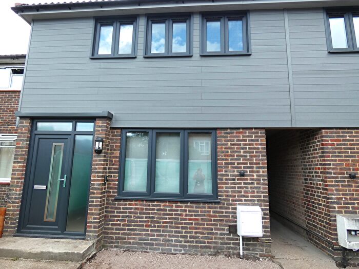 3 Bedroom Property To Rent In Spencer Close, Sheerwater, GU21