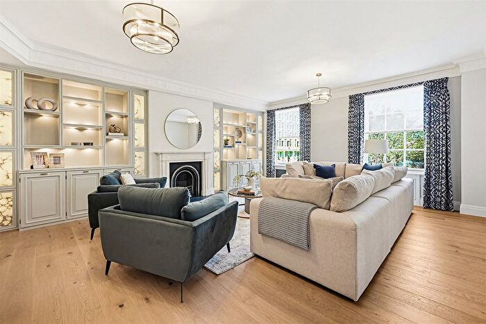 4 Bedroom Flat To Rent In Flat, - Grosvenor, Square, London, W1K