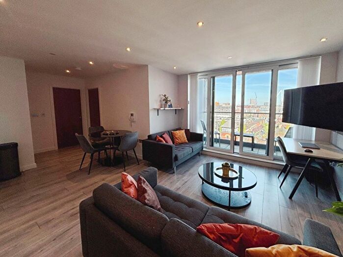 2 Bedroom Flat To Rent In Millinars Wharf, Munday Street, Manchester, M4