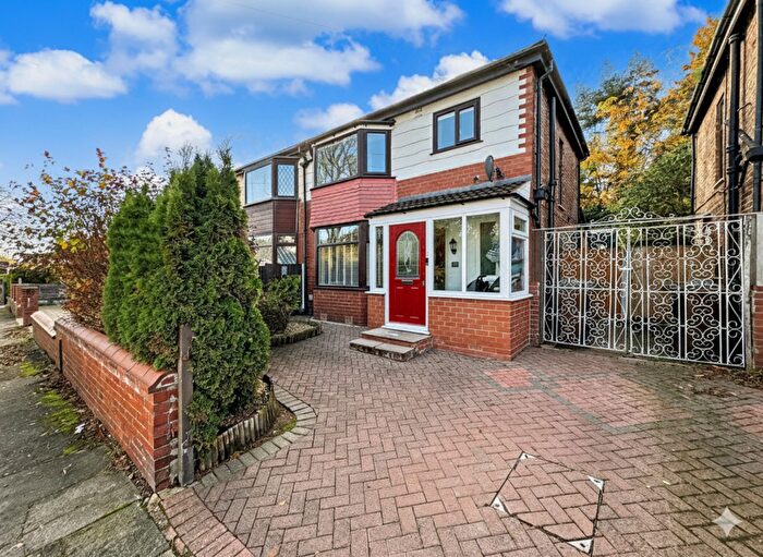 3 Bedroom Semi-Detached House For Sale In Buckingham Avenue, Whitefield, M45