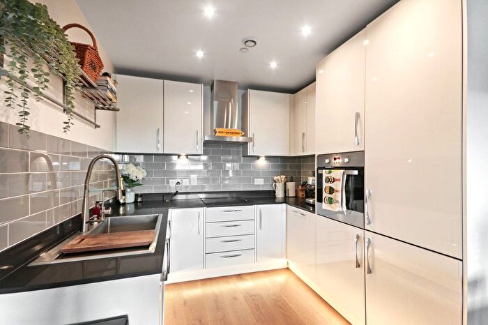 1 Bedroom Flat For Sale In Queens Road, East Grinstead, RH19