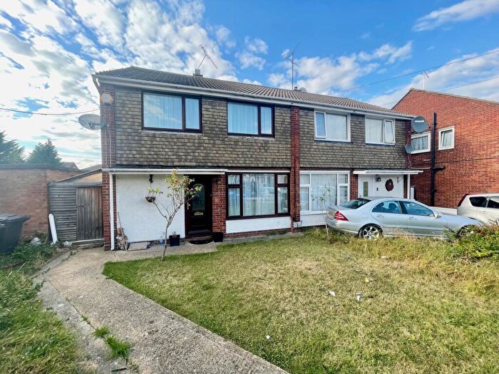 3 Bedroom House To Rent In Angus Close, Luton, LU4