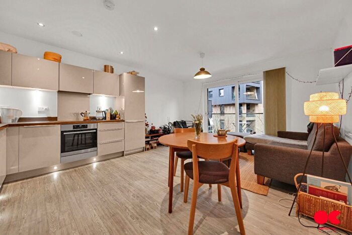 2 Bedroom Flat To Rent In Hoffmans Road, Walthamstow, E17