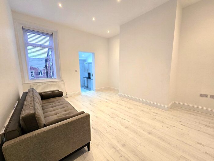 2 Bedroom Flat To Rent In Rothbury Terrace, Heaton, Newcastle Upon Tyne, NE6