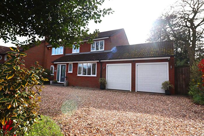 4 Bedroom Detached House For Sale In Welton Low Road, Elloughton, HU15