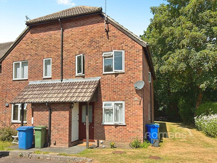 1 Bedroom Maisonette For Sale In Vesey Close, Farnborough, Hampshire, GU14