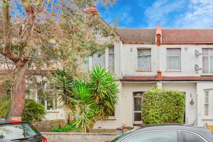 2 Bedroom Flat To Rent In Tankerton Road, Surbiton, KT6