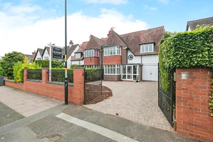 4 Bedroom Semi-Detached House To Rent In Goldieslie Road, Sutton Coldfield, West Midlands, B73