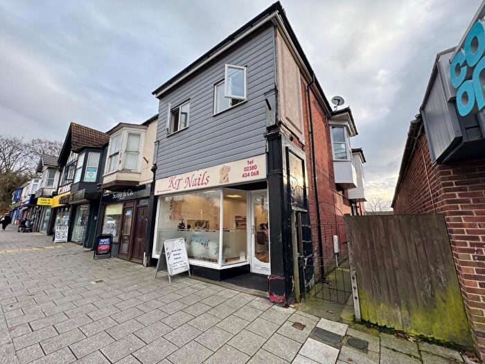 1 Bedroom Flat To Rent In Portsmouth Road, Southampton, Hampshire, SO19