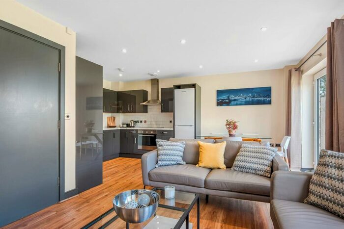 6 Bedroom House To Rent In Boston Exchange Court, Headingley, LS4