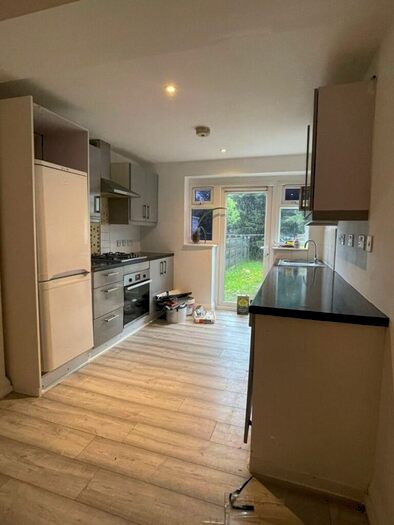 2 Bedroom Maisonette To Rent In Station Road, London, NW4