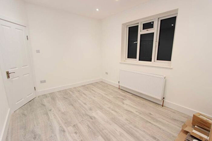 2 Bedroom Flat To Rent In Langham Road, London, N15