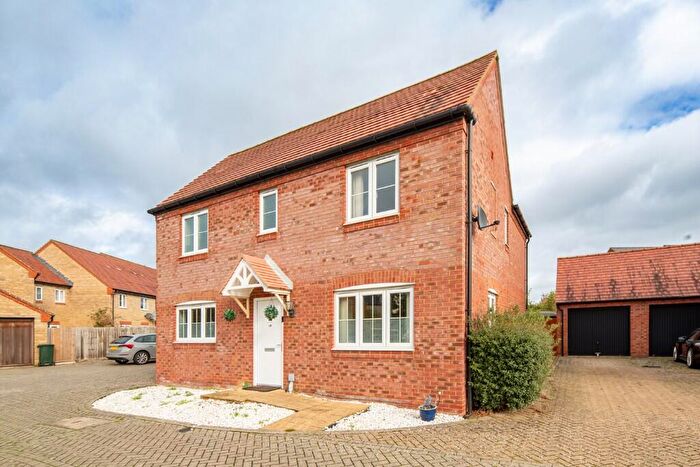 4 Bedroom Detached House For Sale In Goodwood Close, Kingsmere, Bicester, Oxfordshire, OX26