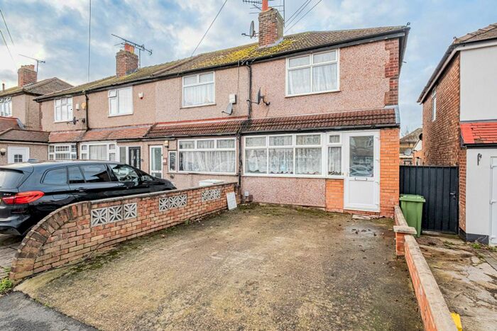2 Bedroom End Of Terrace House To Rent In Woodrow Avenue, Hayes, UB4