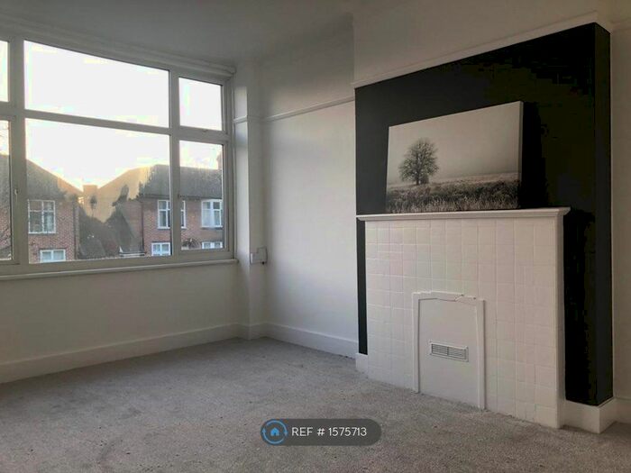 2 Bedroom Maisonette To Rent In Bicknoller Road, Enfield, EN1