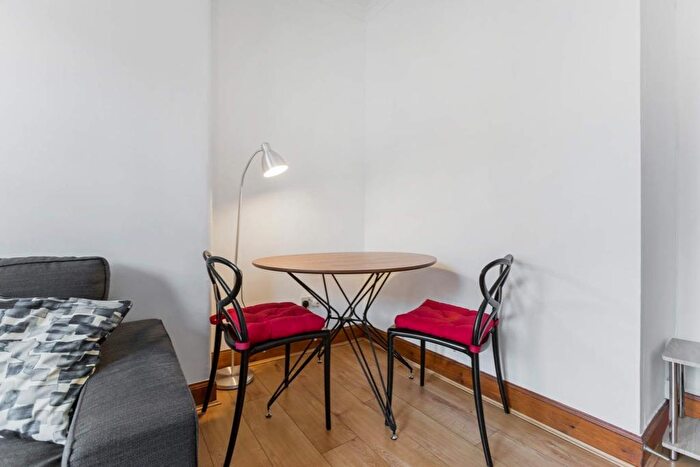 1 Bedroom Flat To Rent In Apsley Street, Glasgow -, G11