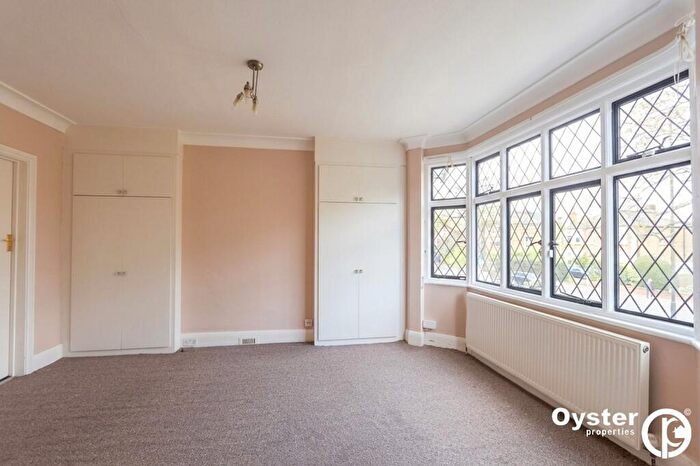 1 Bedroom Flat To Rent In Chase Side, N14