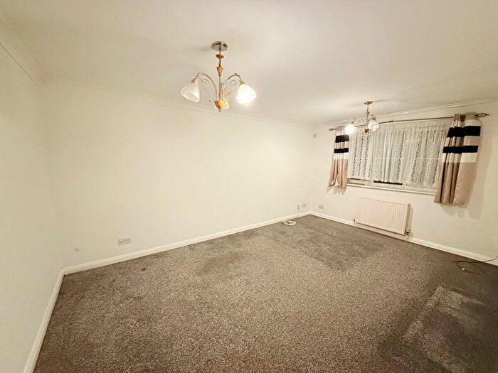 2 Bedroom Flat To Rent In Maltings, Romford, RM1