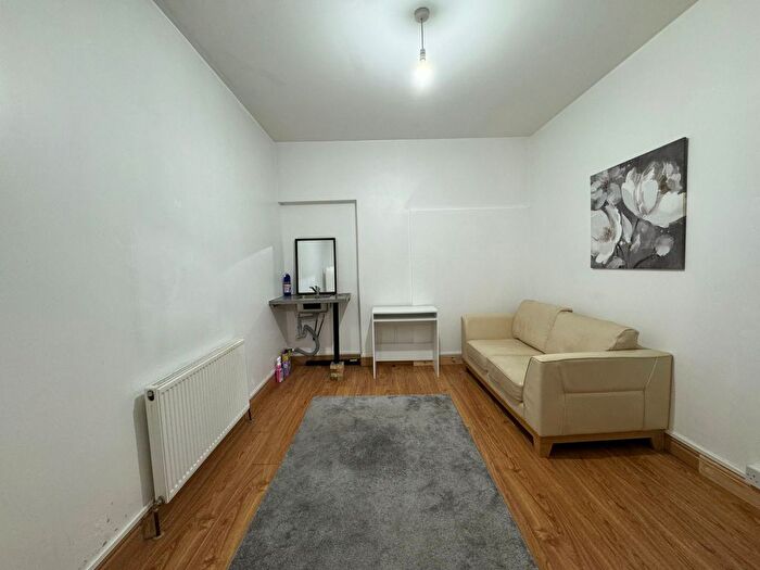 Studio To Rent In Cunningham Park, Harrow, HA1