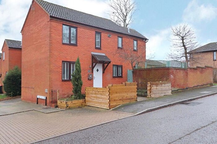 3 Bedroom Detached House For Sale In Chatsworth, Great Holm, Milton Keynes, MK8