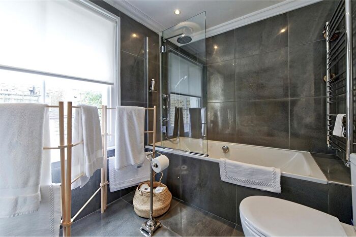 3 Bedroom Flat To Rent In St Michael's Gardens, W10