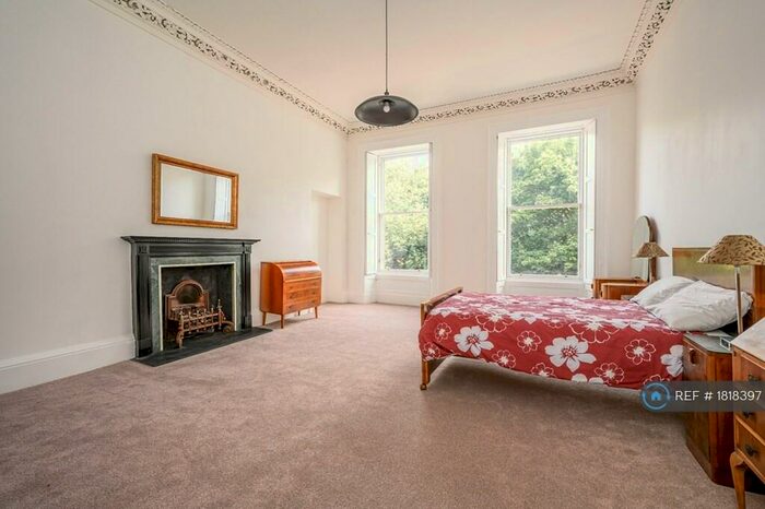 3 Bedroom Flat To Rent In Castle Terrace, Edinburgh, EH1