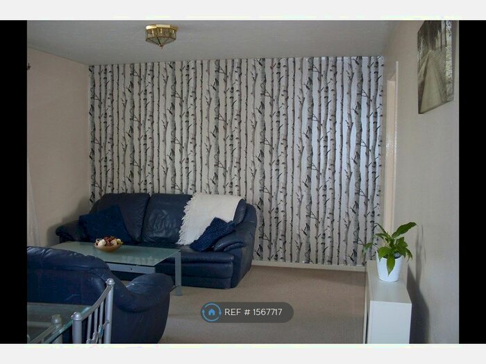 2 Bedroom Flat To Rent In Dickinson Court, Wakefield, WF1