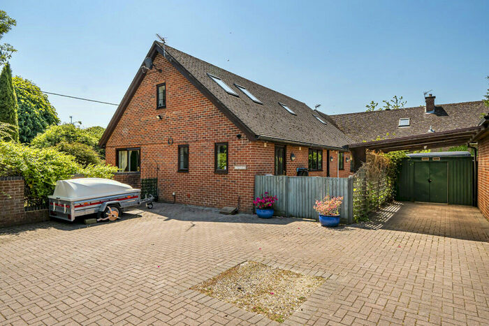 4 Bedroom Bungalow To Rent In Ickleton Road, Wantage, Oxfordshire, OX12