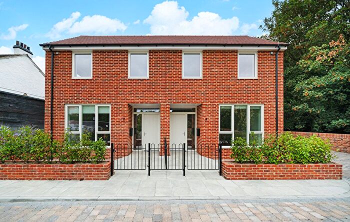 3 Bedroom Semi-Detached House To Rent In Elizabeth Street, Greenhithe, DA9