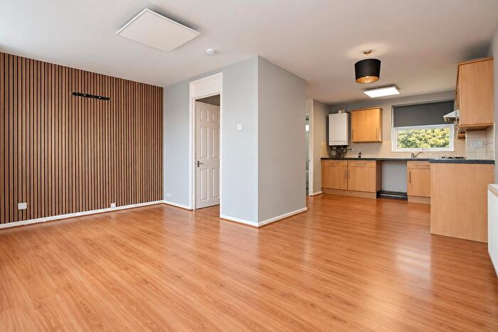 3 Bedroom Maisonette For Sale In Peterborough House, Stratfield Road, Borehamwood, WD6