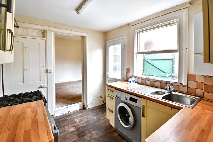 3 Bedroom Terraced House For Sale In Bower Street, Bedford, MK40